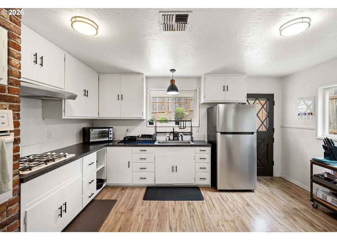 Building Photo - 1255 E 30th Ave