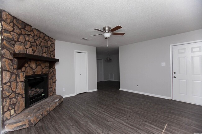 Building Photo - 10025 Whispering Pines Dr