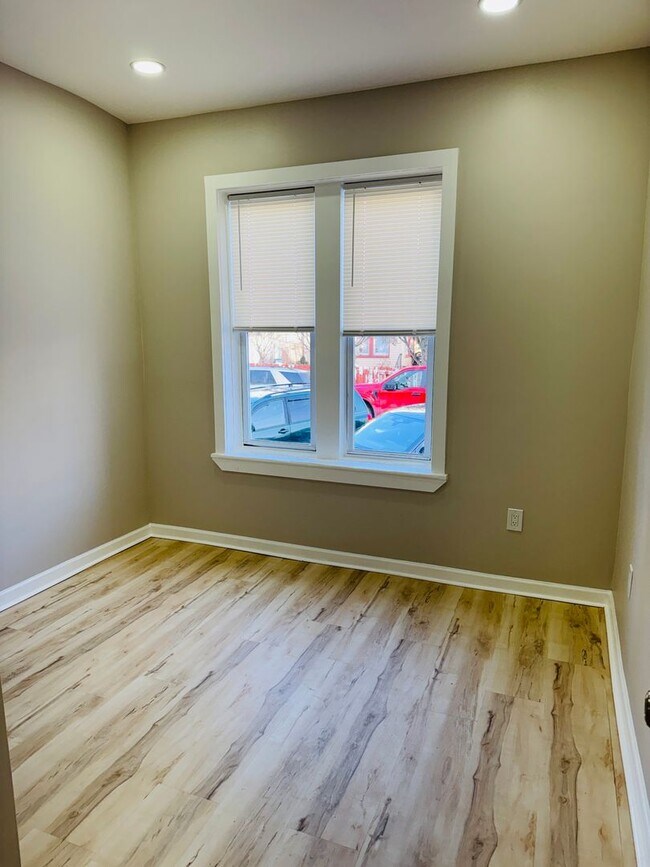 Building Photo - 59 Henry St