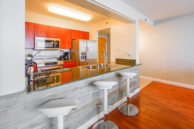 Building Photo - 1200 Brickell Bay Dr