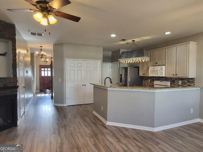 Building Photo - 45 Newnan Lakes Dr