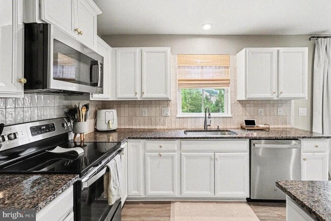 Building Photo - 7202 Parchment Cir