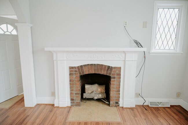 Building Photo - 2441 Templeton St