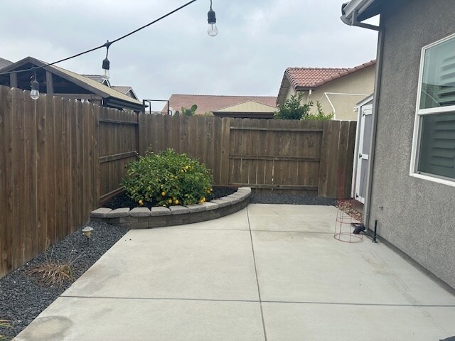 Building Photo - Gorgeous 3 Bedroom 2 Bathroom Manteca Home