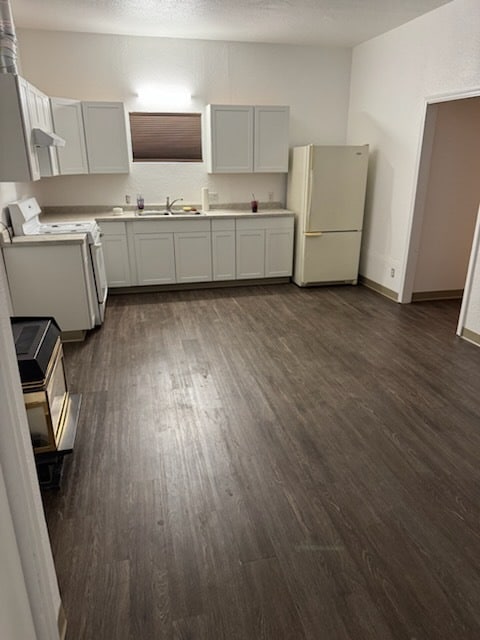 Living room/Kitchen - 2111 W Sussex Ave