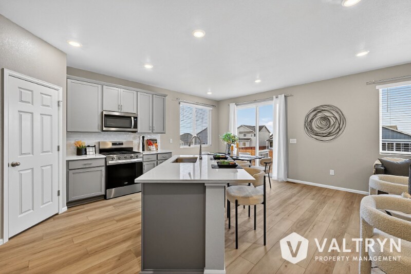 Building Photo - 13375 Valley Peak Dr