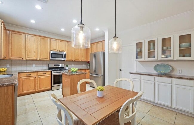 Building Photo - 19 Heron Hollow Ct
