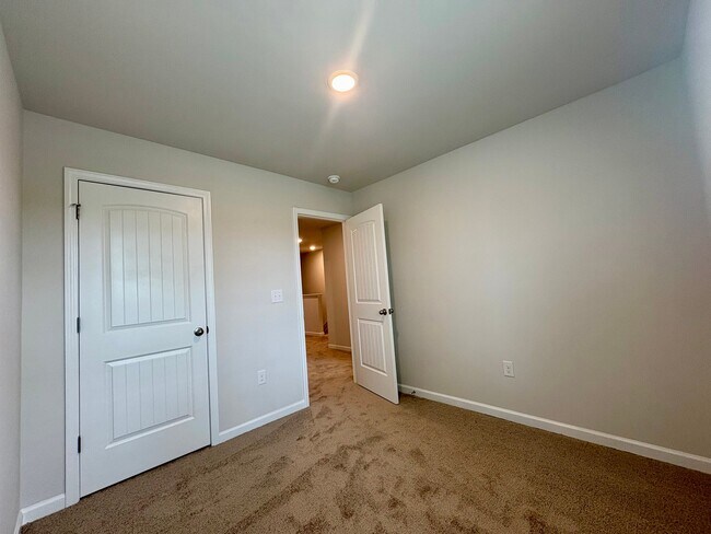 Building Photo - 5252 Magnolia Pl