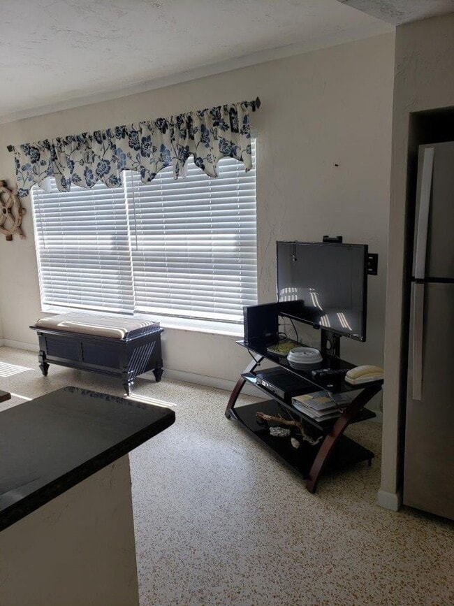 Building Photo - 2BR/2BA Venice Island Duplex