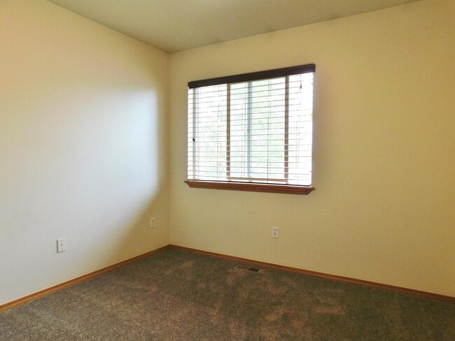 Building Photo - 1949 Greatview Dr