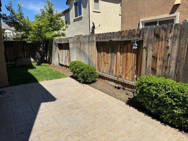 Building Photo - Beautiful South Reno Home!