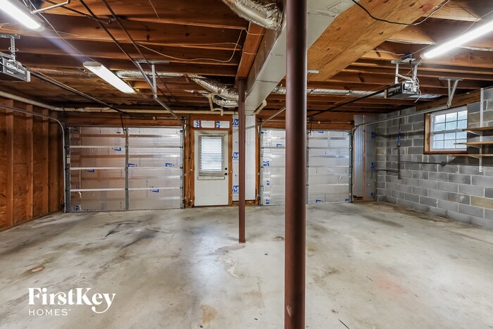 Building Photo - 352 Parkwood Dr