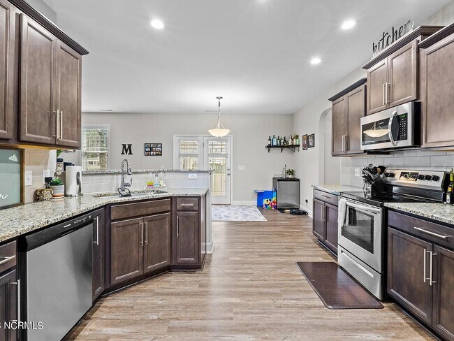 Building Photo - 615 Overland Ct