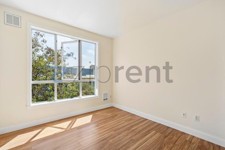 Building Photo - Unit 313