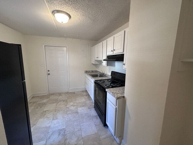 Building Photo - Great central Greensboro location with a detached 2 car garage space! Near UNCG