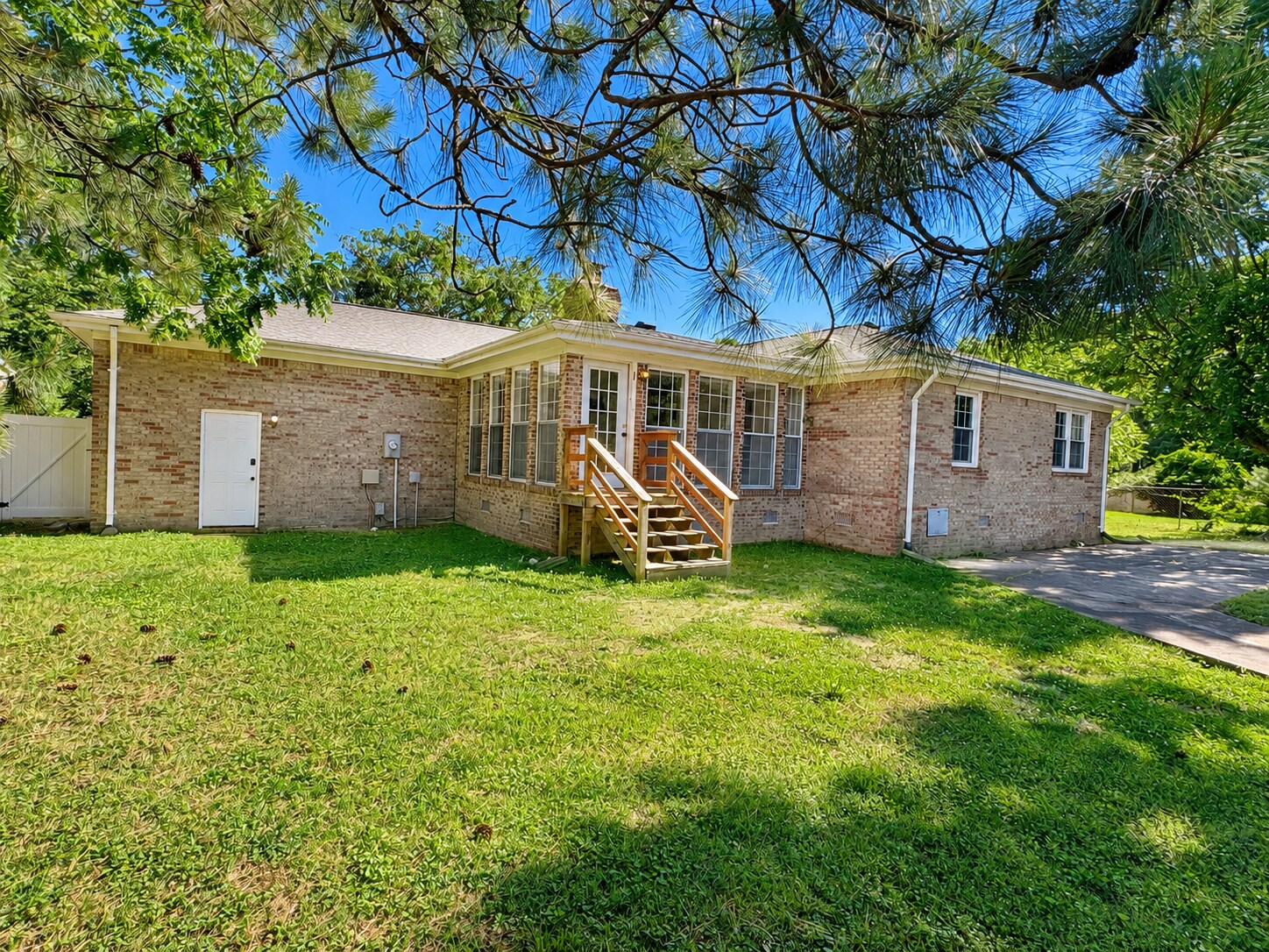 Building Photo - 1137 Chatmoss Dr