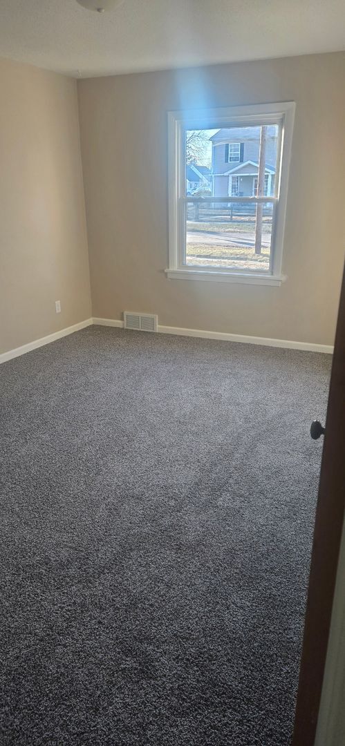 Building Photo - Newly Renovated