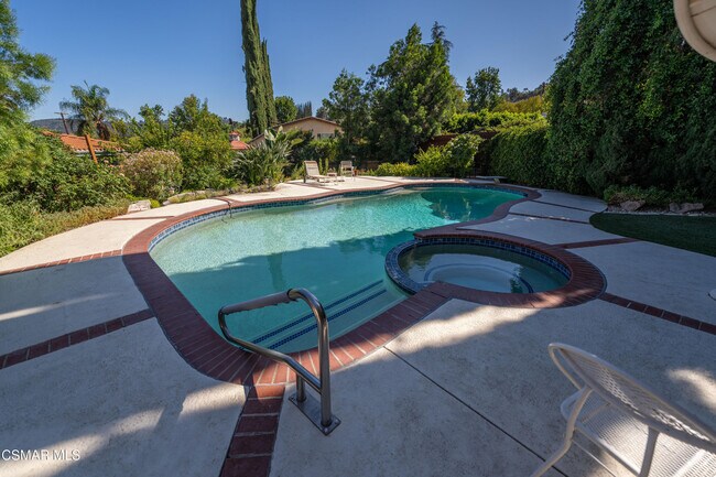 Building Photo - 5042 Llano Dr