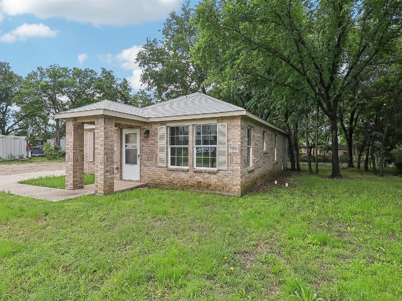 Building Photo - 12824 Seagoville Rd