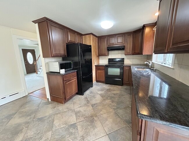 Building Photo - 75 Marlboro Rd