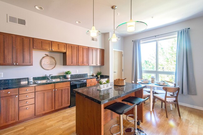 Primary Photo - 2B/2B Luxury Louisville Condo with Mountai...