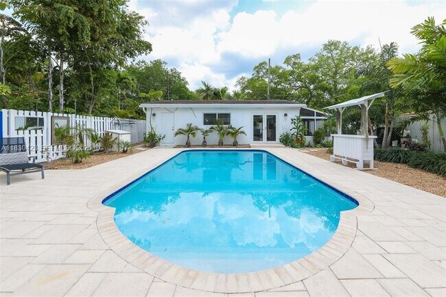 Building Photo - 638 SW 5th Ave