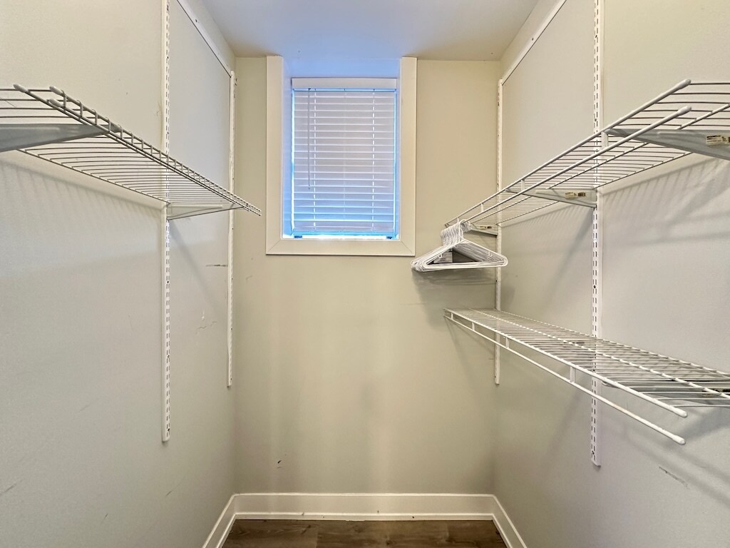 Building Photo - 712 W Brompton Ave