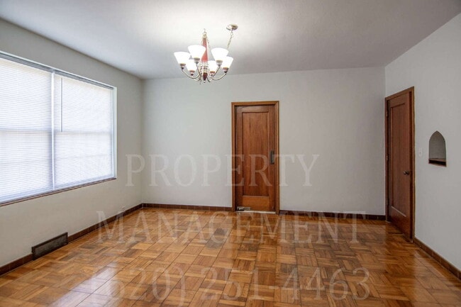 Building Photo - Spacious 4-Bedroom 2-Bathroom Home