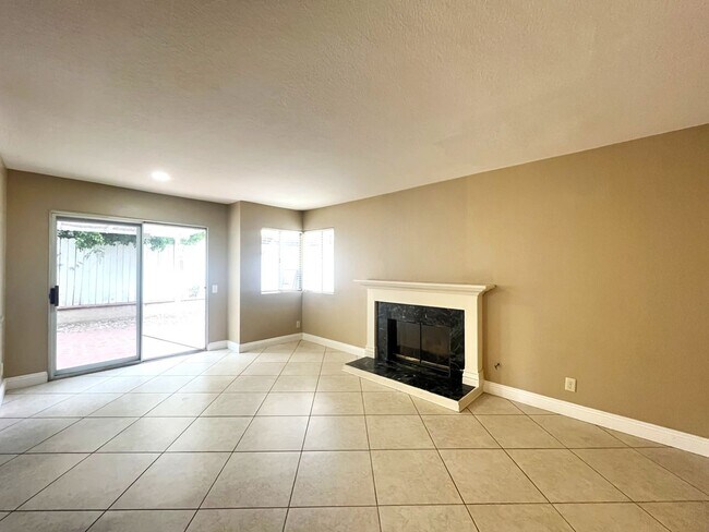 Building Photo - 3 bed, 2.5 bath located in Corona, CA!