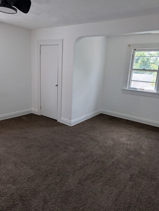 Building Photo - A charming 3-bedroom, 1-bathroom in Maple Heights
