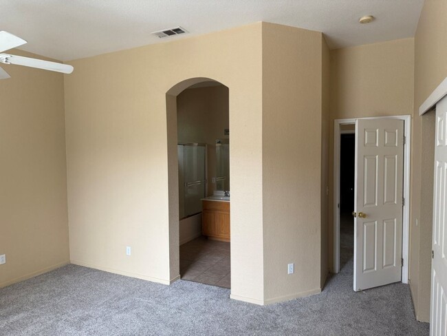 Building Photo - Modern 3 Bedroom One Story Dixon *STAR REN...