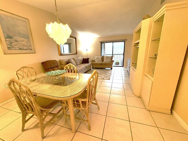 Building Photo - 9485 Boca Cove Cir