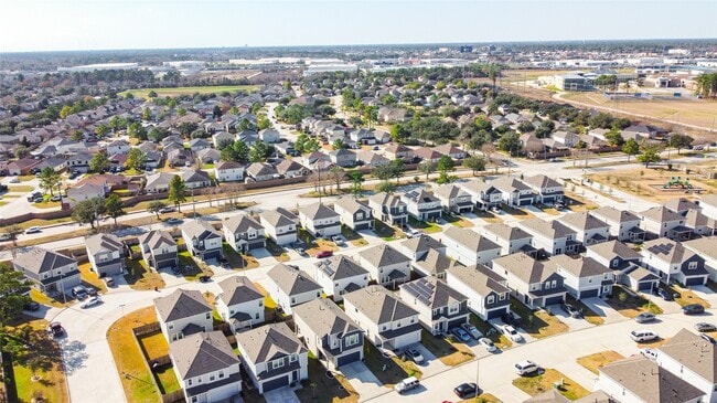 Building Photo - 22103 Regal Heights Dr