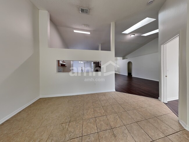 Building Photo - 555 Whiskey Creek Ct