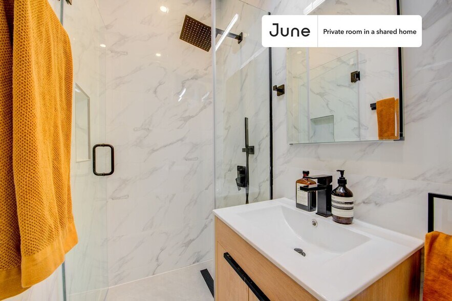 Building Photo - Absolutely ROOM at The Central Park Manhattan House