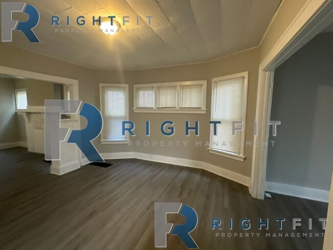 Building Photo - Newly Renovated Home in Dayton!