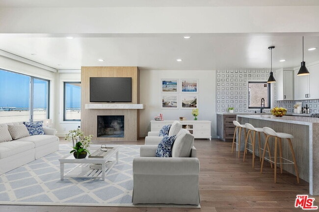 Building Photo - 6407 Ocean Front Walk