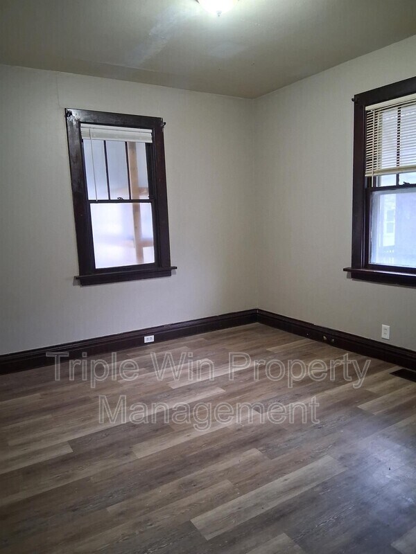 Building Photo - 4891 Hummelsheim Ave