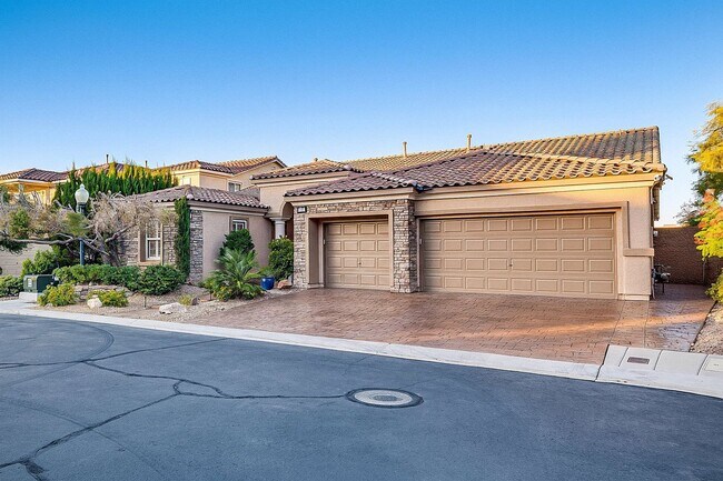 Building Photo - MacDonald Ranch Dream Home with Resort Style Backyard