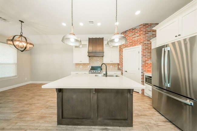 Building Photo - 2517 SE 38th St