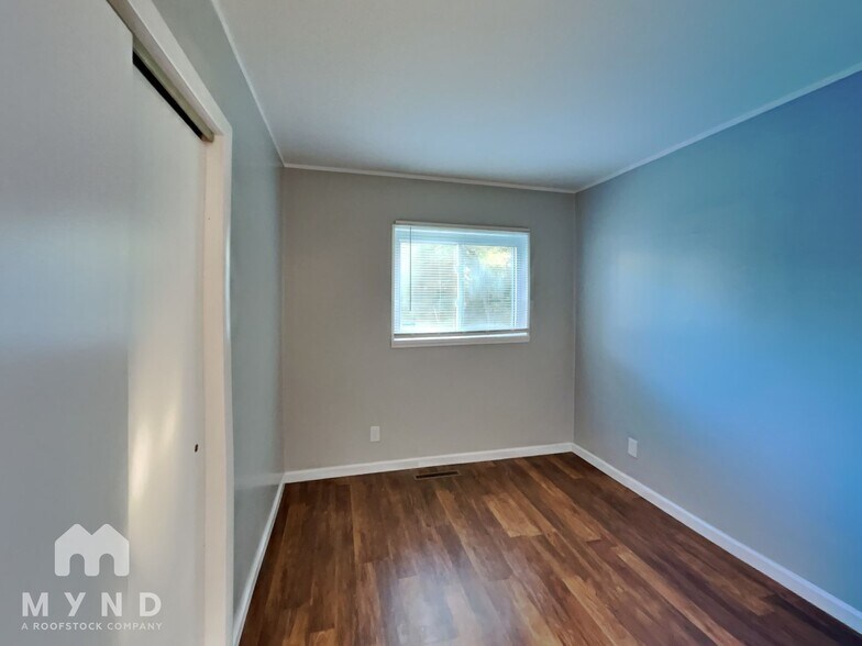 Building Photo - 3049 Bluefield Dr