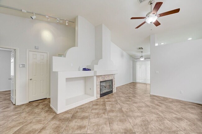 Building Photo - 1813 Lyell Canyon Ln