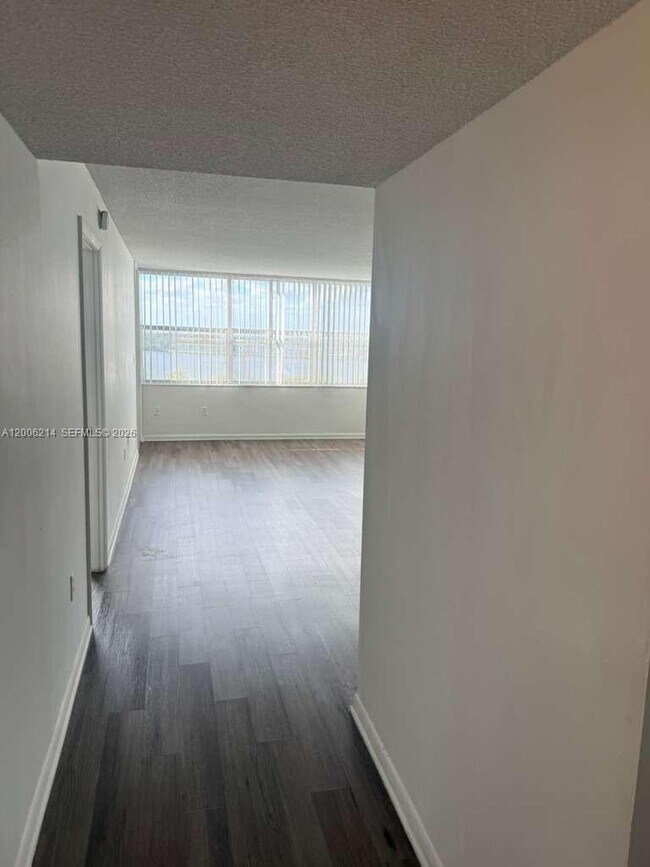 Building Photo - 1200 NE Miami Gardens Dr