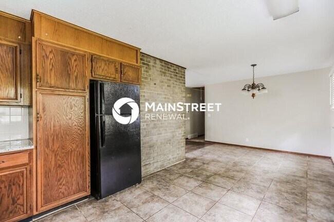 Building Photo - 3 Bedroom Pet-Friendly Home in Kansas City, MO with Main Street Renewal