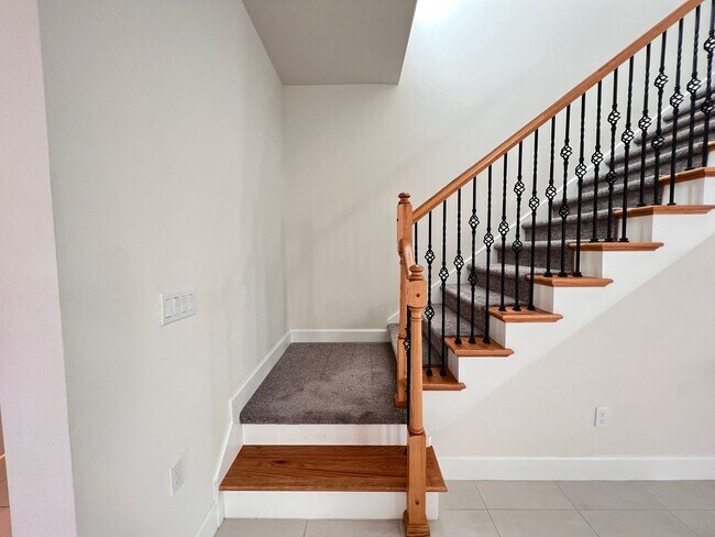 Building Photo - Gorgeous Furnished Home in Winter Garden!