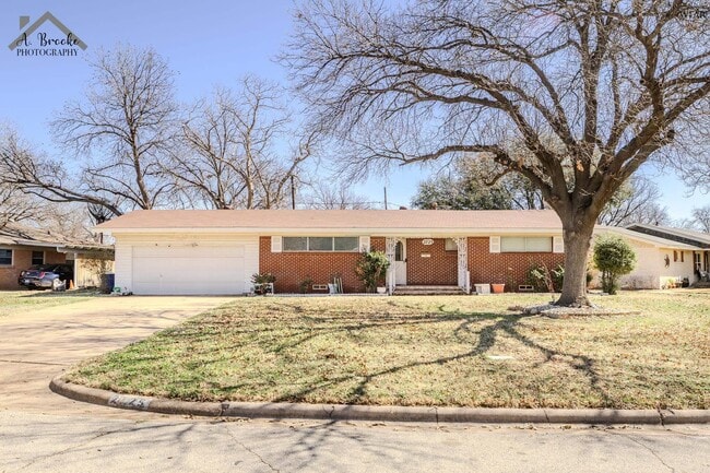 Building Photo - 2725 Devon Rd