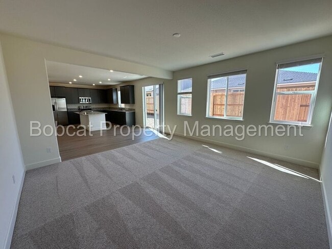 Building Photo - 923 Nelle Dr
