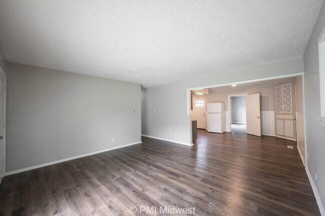 Building Photo - "Charming 4-Bedroom Retreat with Spacious Living in Indianapolis!"