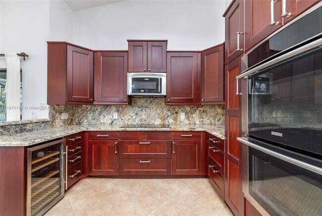 Building Photo - 721 NW 193rd Ave