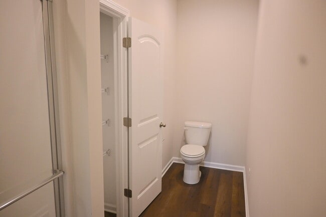 Building Photo - 983 Manitou Cir